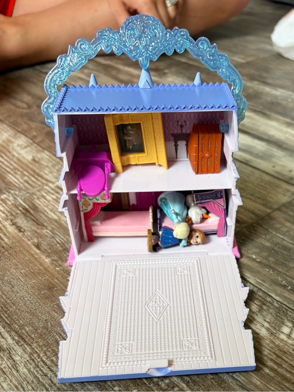 Disney parks once upon a story mini frozen playset, incomplete